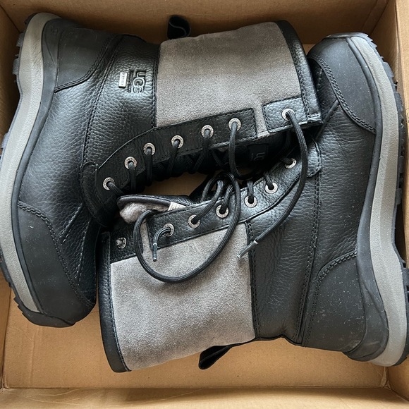 UGG Adirondack Boot 3 Women's Black Lace-Up Winter Boots - Picture 2 of 7